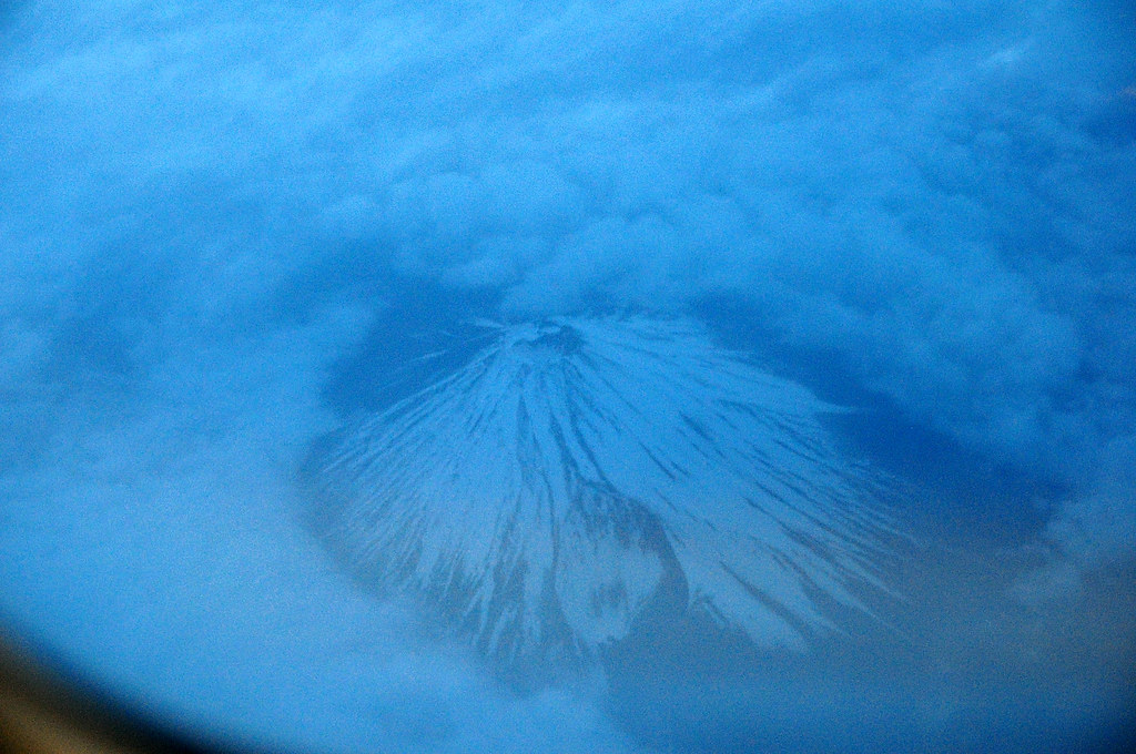 2009.05.04 在飛機上看富士山