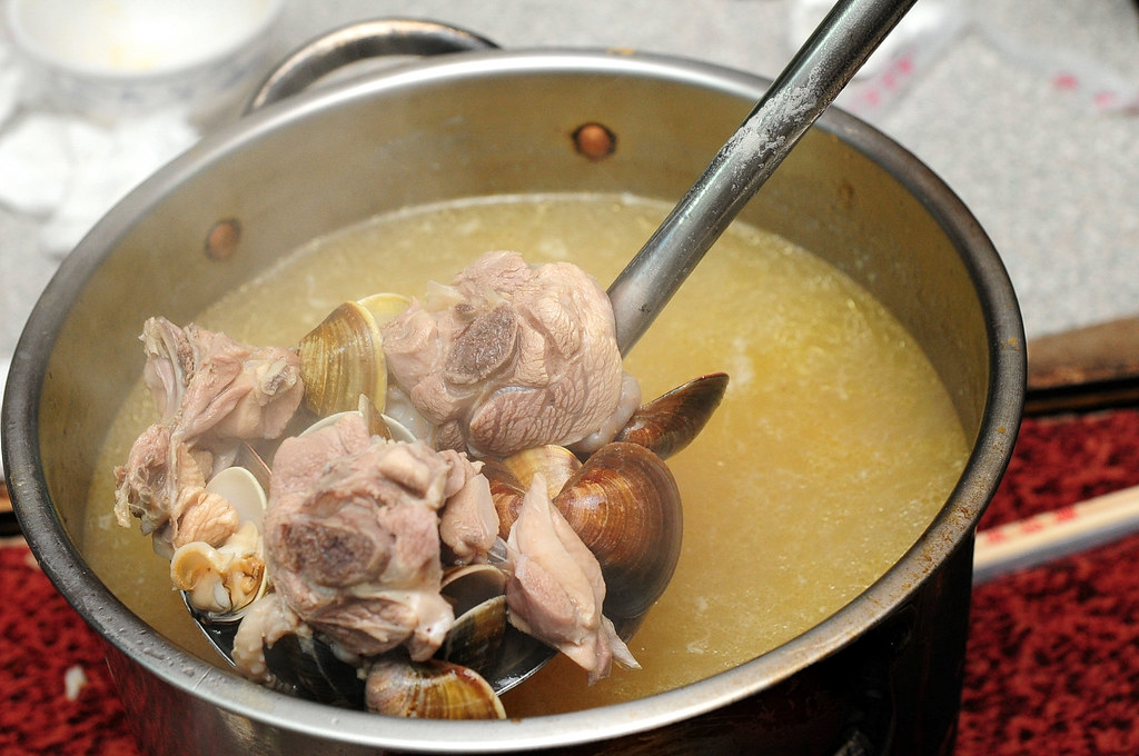 阿宏小吃 - 蒜頭蛤蠣雞湯