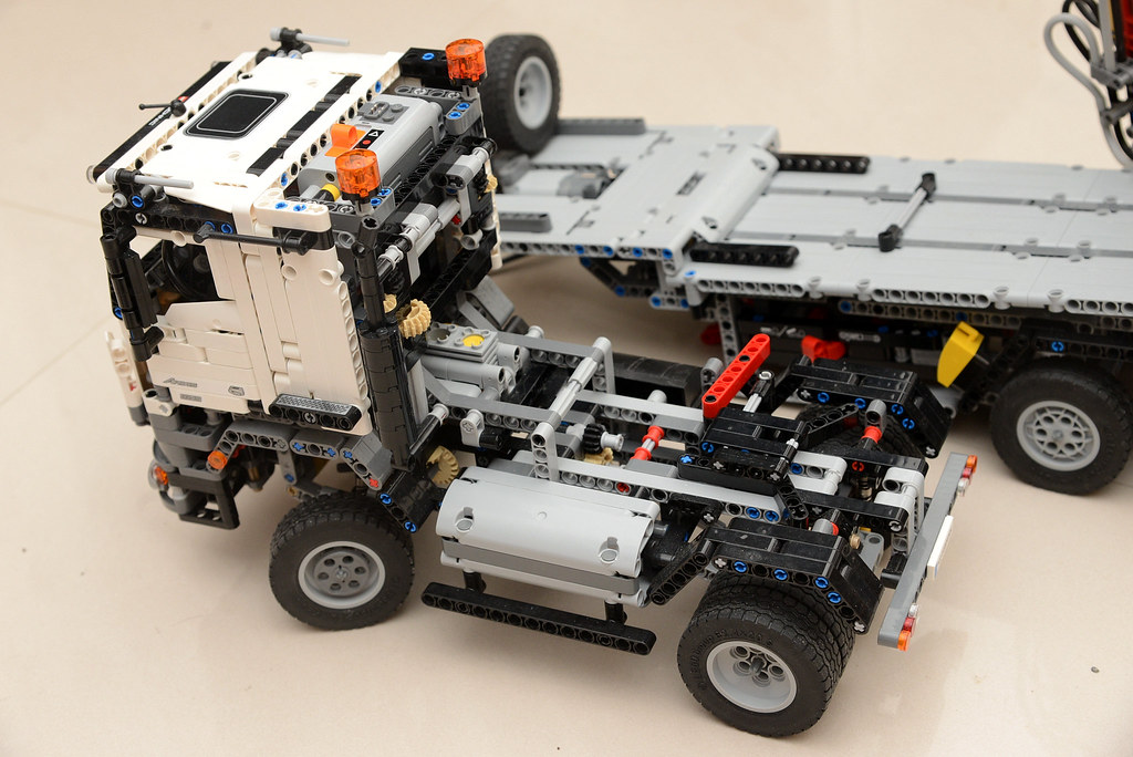 樂高 LEGO 42043 賓士怪手貨卡車 Mercedes-Benz Arocs 3245 B-Model