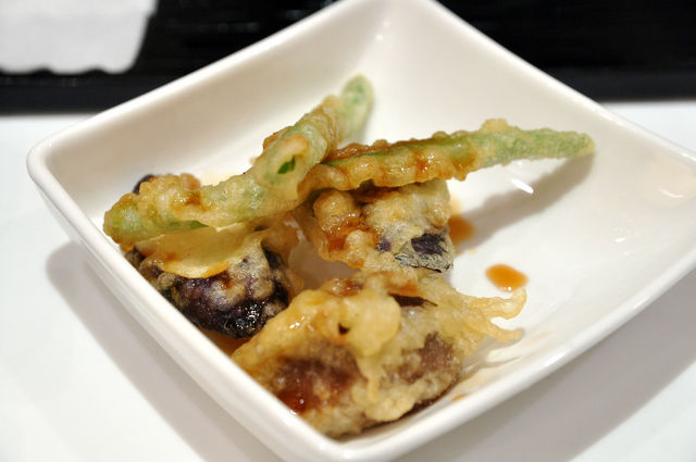 日式蓋飯－鮭魚茶泡飯的額外小配菜