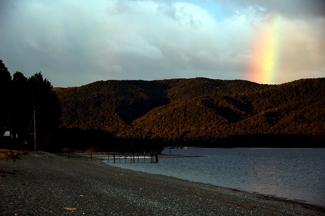 蒂阿瑙湖的大彩虹