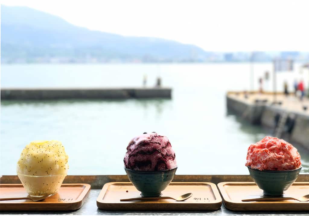 朝日夫婦面對河景漁港吃冰的IG網美打卡冰店- 隨裕而安的美食旅遊